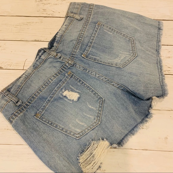 Forever 21 destroyed jean shorts light denim 26 - Picture 4 of 6